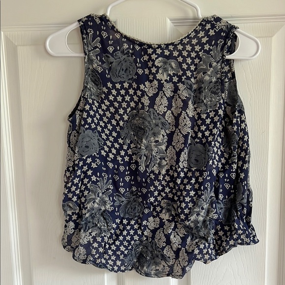 Papillon Floral Navy Sleeveless Top - Picture 4 of 4